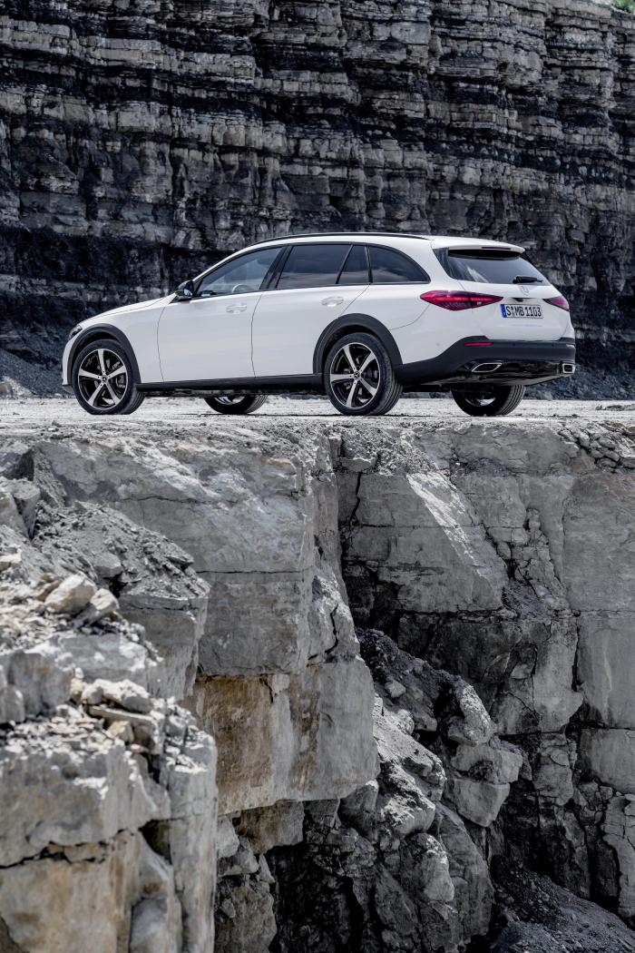 2022-Mercedes-Benz-C-Class-All-Terrain-6 (1).jpg