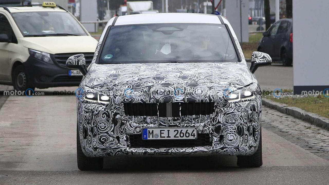 BMW Serie 2 Active Tourer Spy U06 2021.jpg