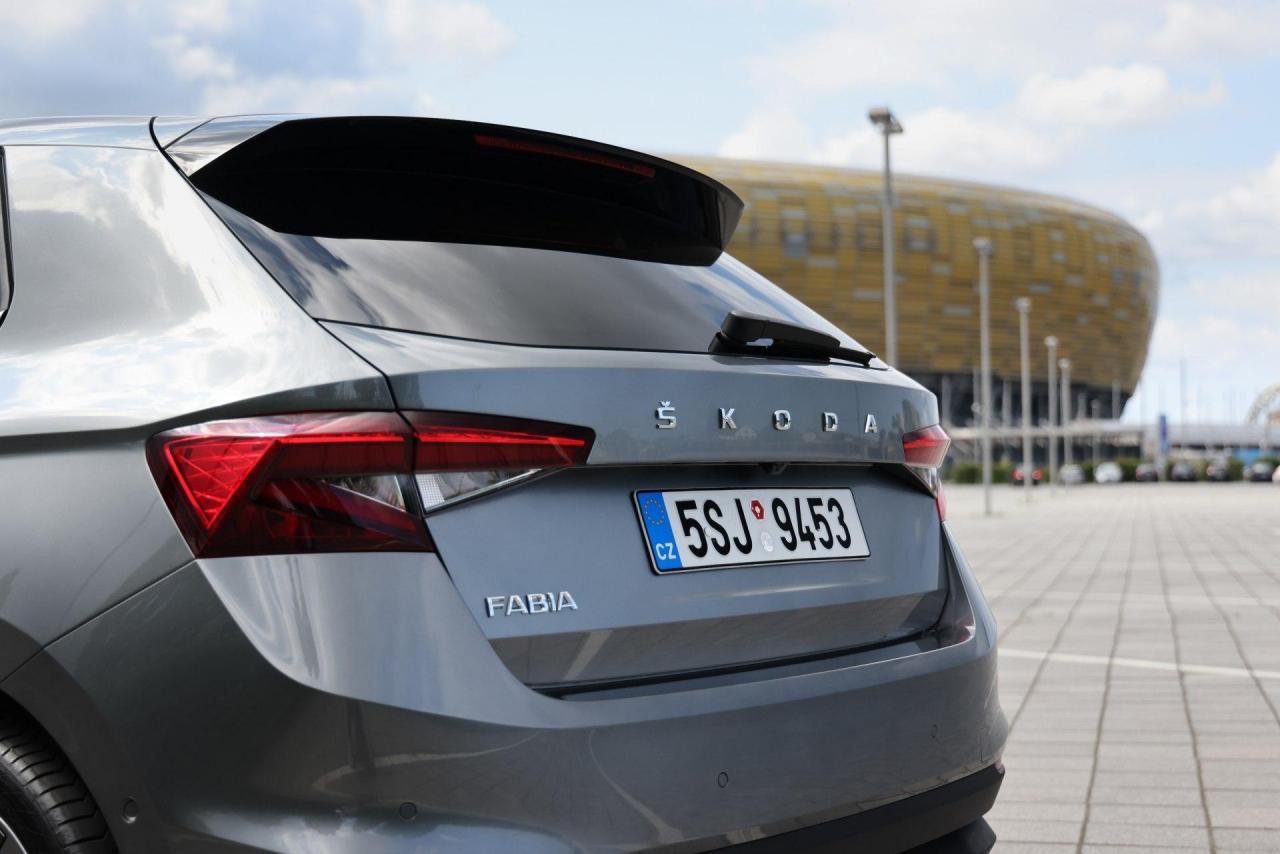 15_skoda_fabia_ml_graphite_grey-1920x1281.thumb.jpg.7c01c45f3464be2b7810e4d0869c14c8.jpg