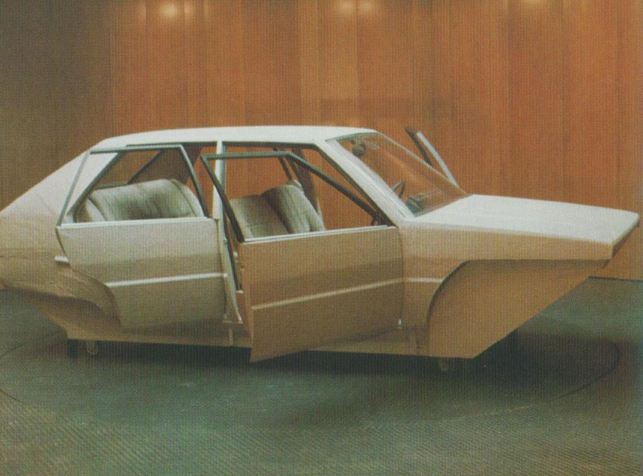 Lancia Delta maquette interni 3.jpg