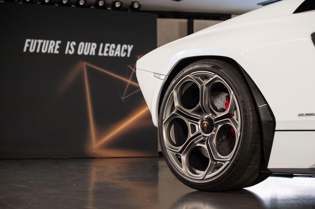 2022-Lamborghini-Countach-LPI-800-4-19.jpg