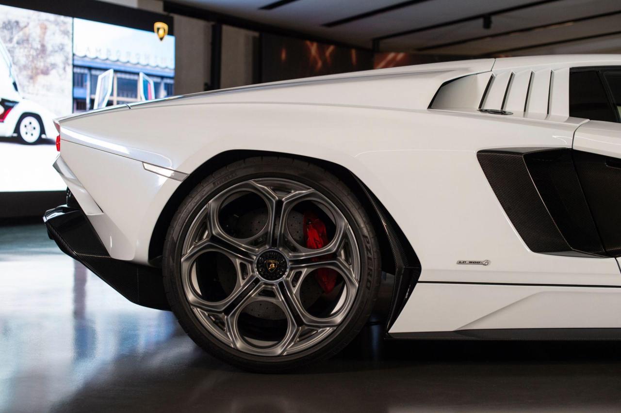 2022-Lamborghini-Countach-LPI-800-4-21.jpg