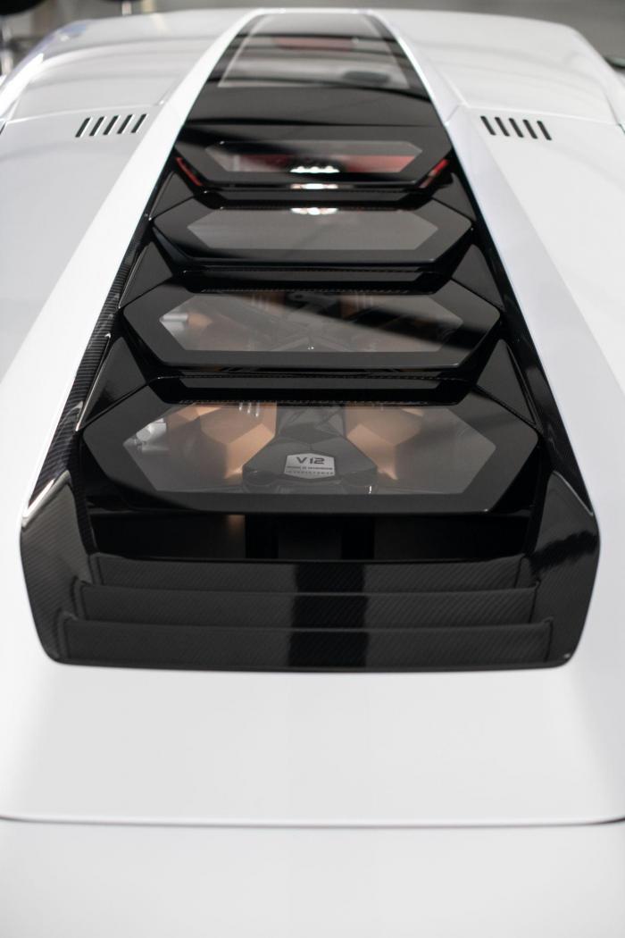 2022-Lamborghini-Countach-LPI-800-4-30.jpg