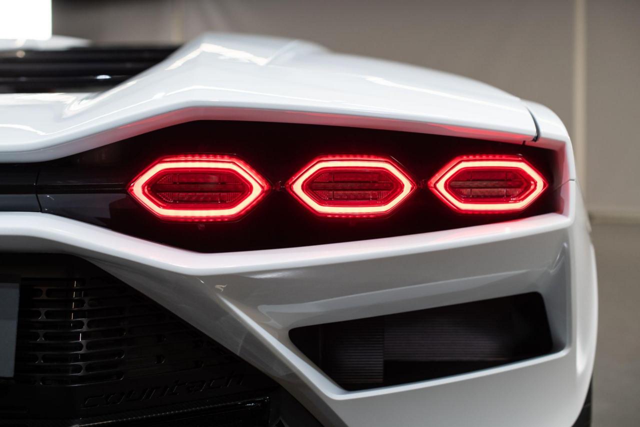 2022-Lamborghini-Countach-LPI-800-4-32.jpg