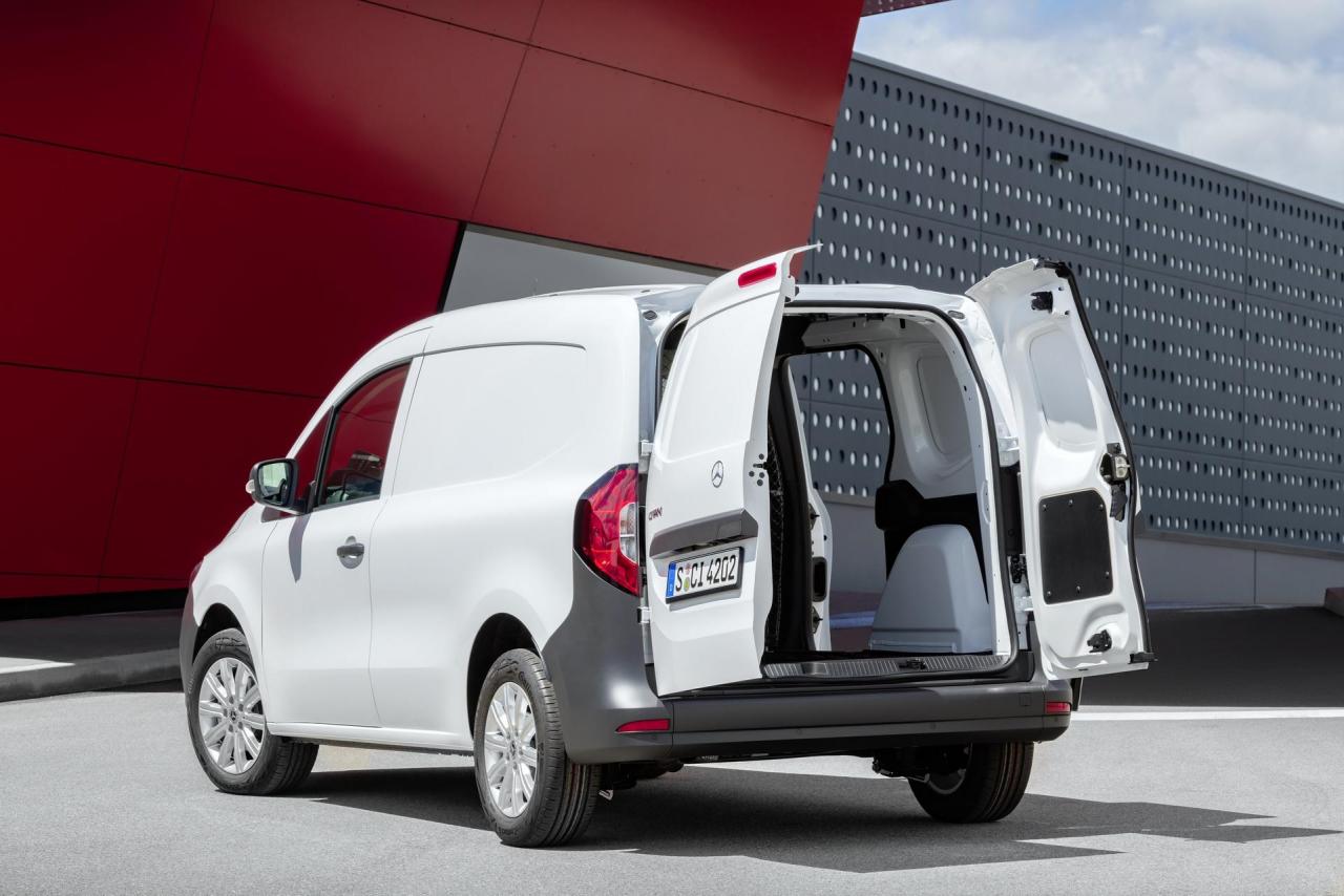 2022-Mercedes-Benz-Citan-13.jpg