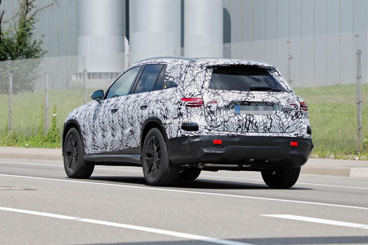 2022-mercedes-benz-glc-spied-with-evolutionary-design-cues_12.jpg