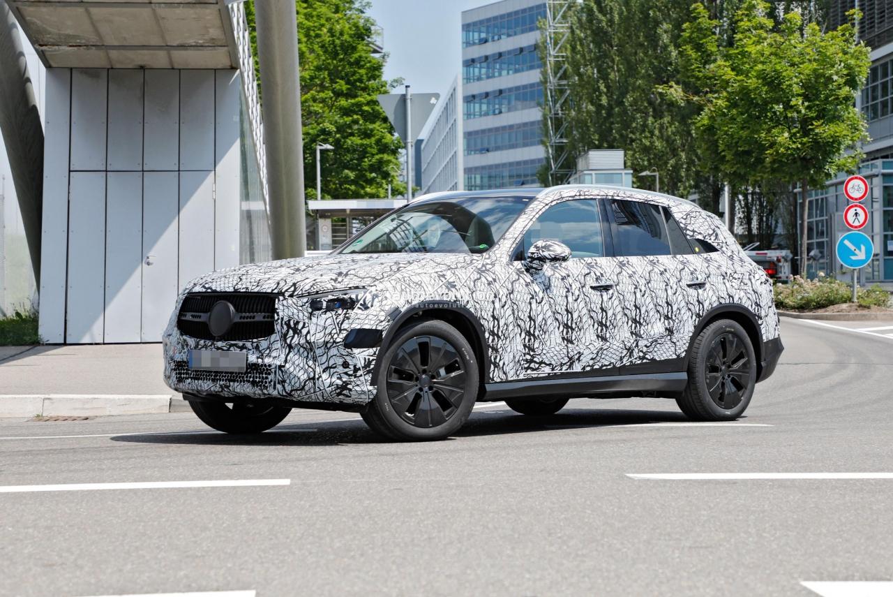 2022-mercedes-benz-glc-spied-with-evolutionary-design-cues_6.jpg