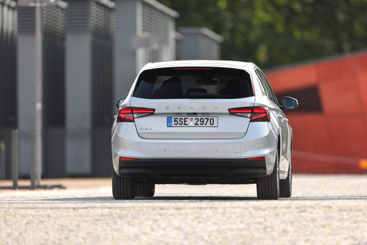 94_skoda_fabia_ml_brilliant_silver-1920x1281.thumb.jpg.d42c57f3f3ca5e97c3275f4370c90b2f.jpg