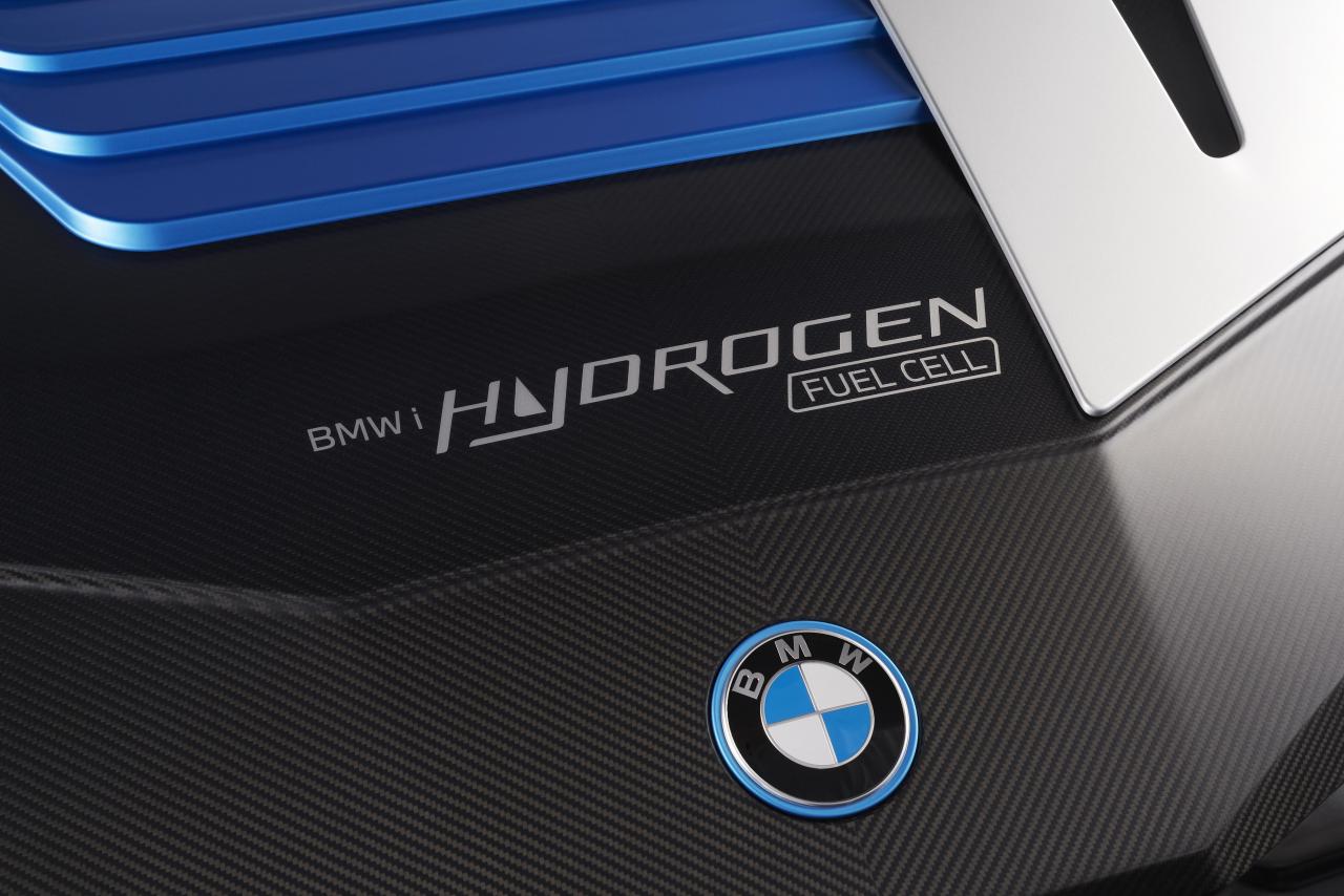 P90432998_highRes_bmw-ix5-hydrogen.thumb.jpg.5e20aaa34b4cb7d709454eac32dffa42.jpg