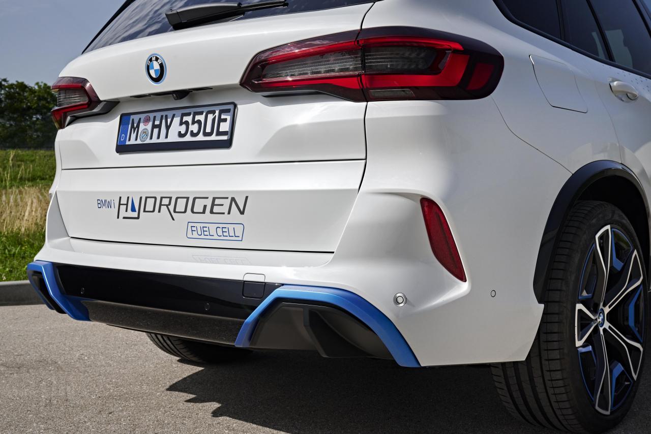 P90433002_highRes_bmw-ix5-hydrogen.thumb.jpg.41a26682ac78cb3d885e4a8c1252c958.jpg