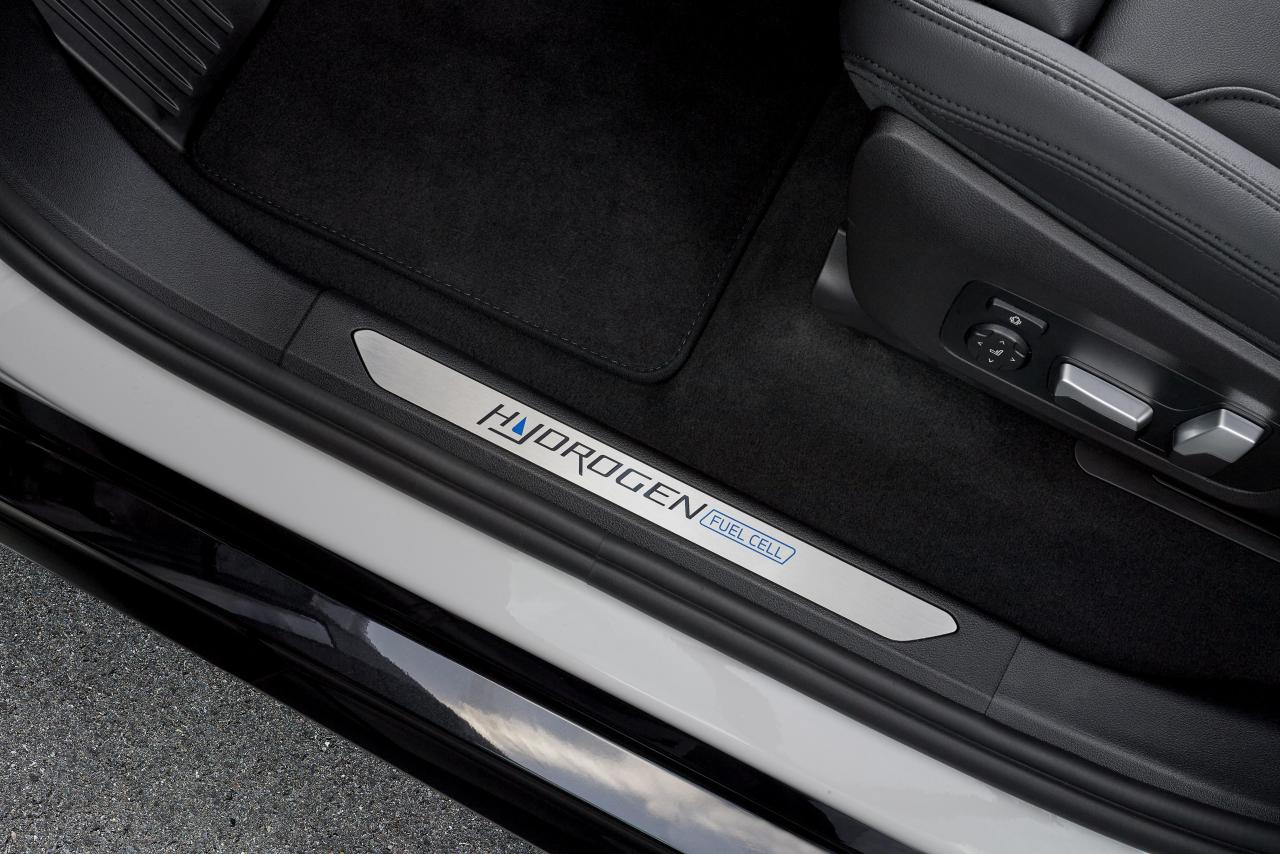 P90433007_highRes_bmw-ix5-hydrogen.thumb.jpg.69f2ff2886e4e9335bd7e3c802dbedc1.jpg