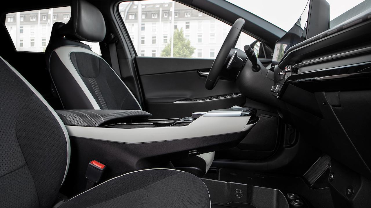 ev6gtlinterioronline19.jpg.26b45392dc0e331d6f00d1ebb62b60b6.jpg