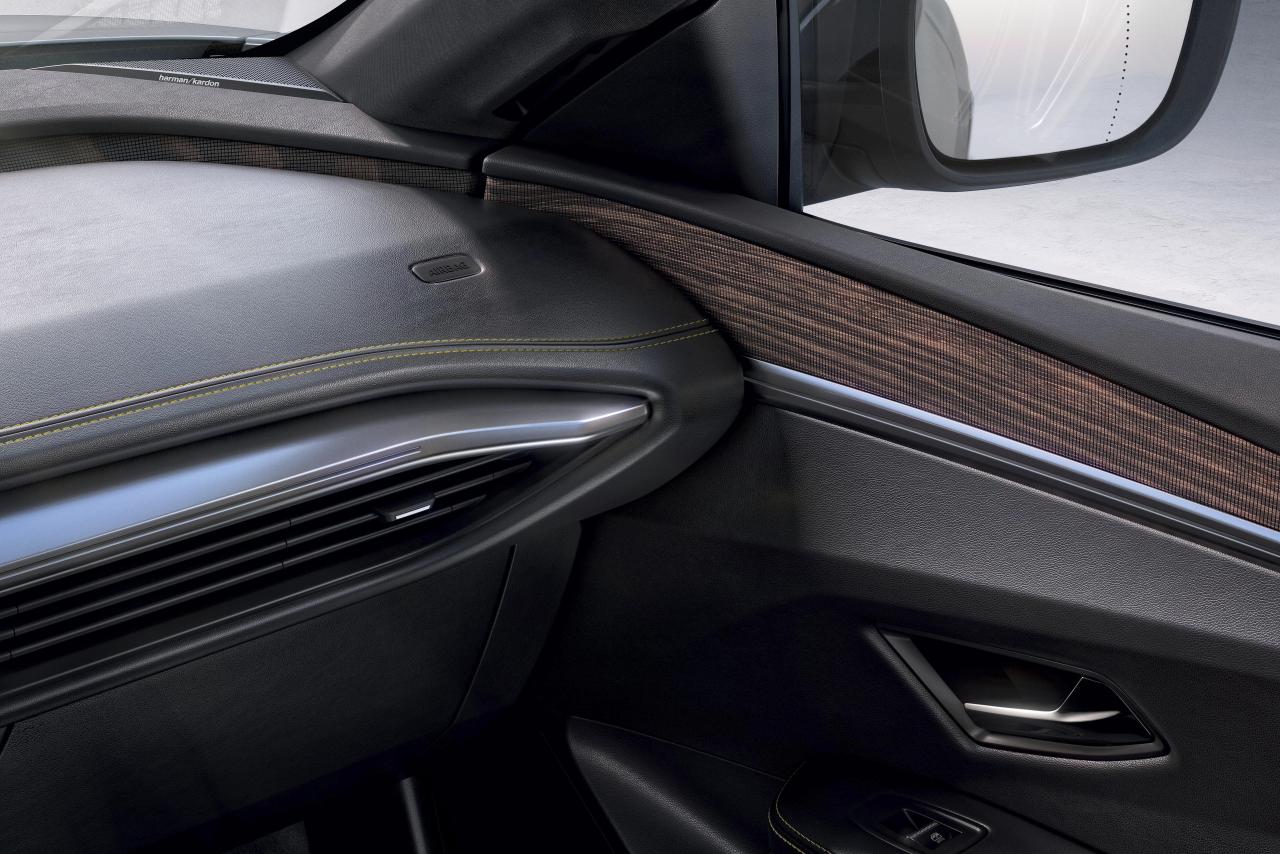 2021 - New Renault Mgane E-TECH Electric - Studio (18).jpg
