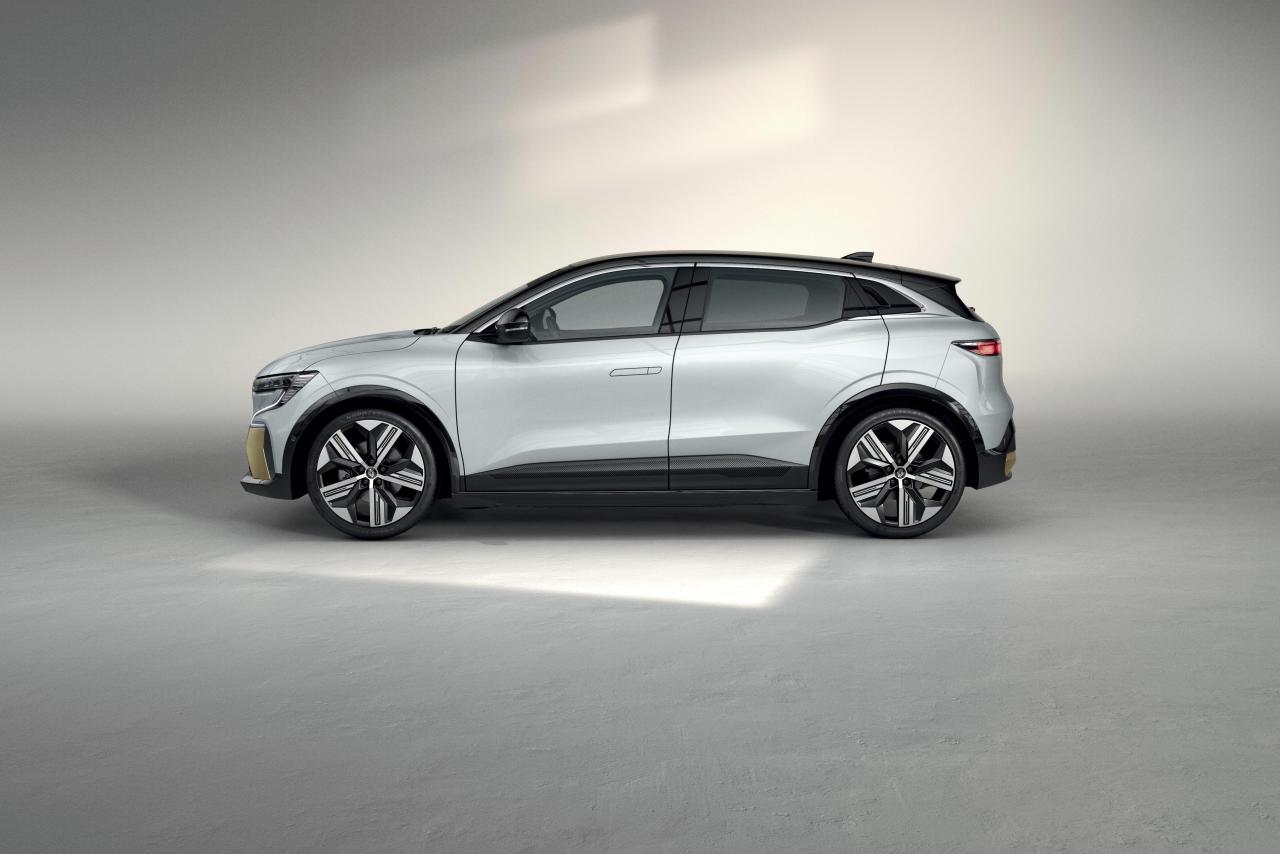 2021 - New Renault Mgane E-TECH Electric - Studio (4).jpg