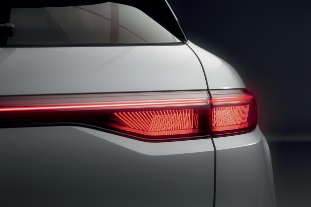 2021 - New Renault Mgane E-TECH Electric - Studio (8).jpg