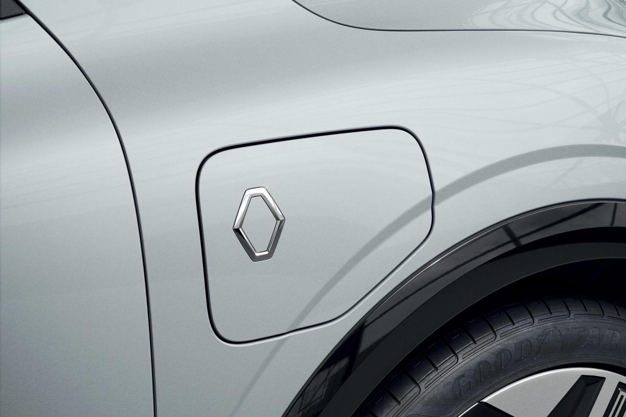 2021 - New Renault Mgane E-TECH Electric - Studio (11).jpg