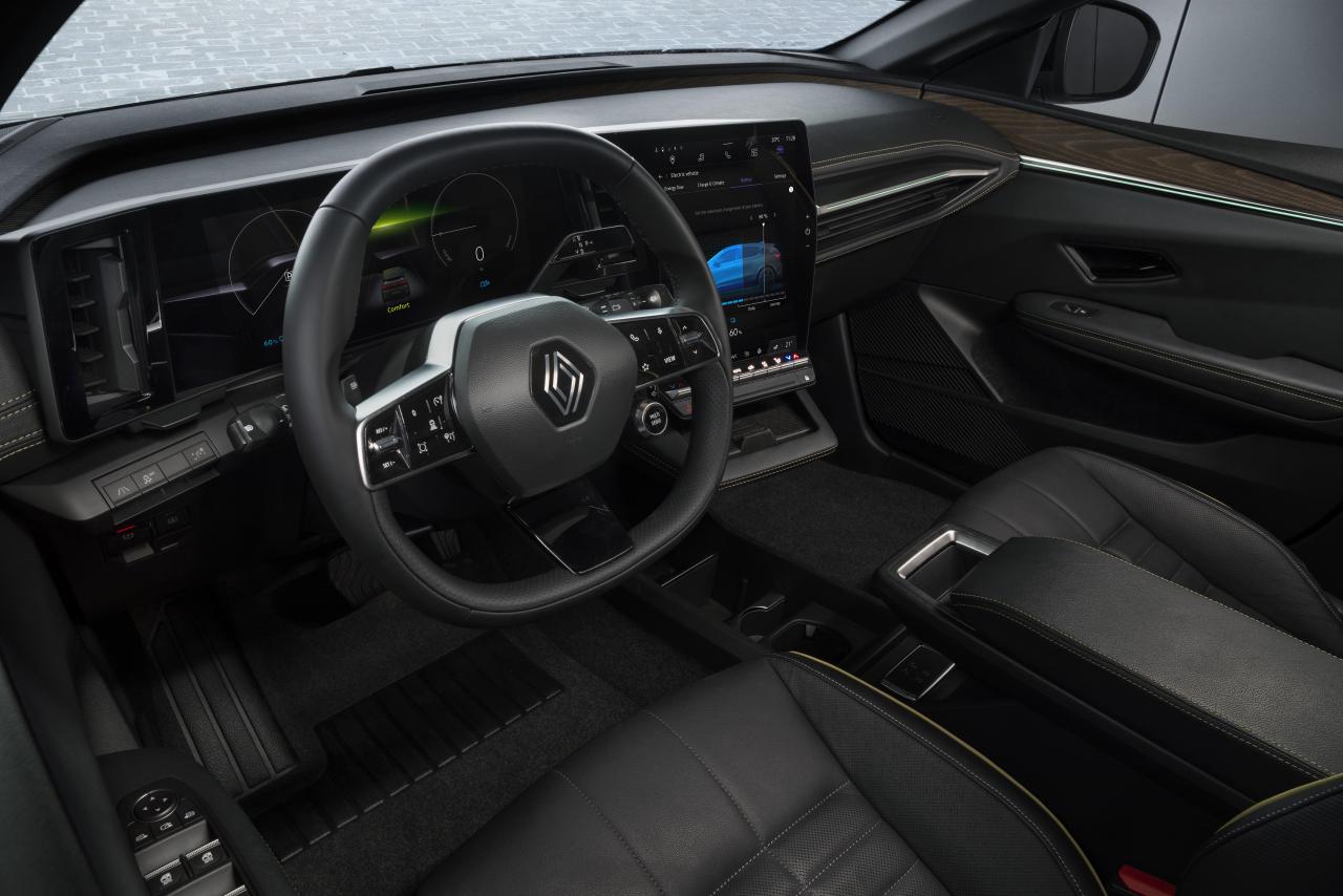 2021 - New Renault Mgane E-TECH Electric - Urban (13).jpg