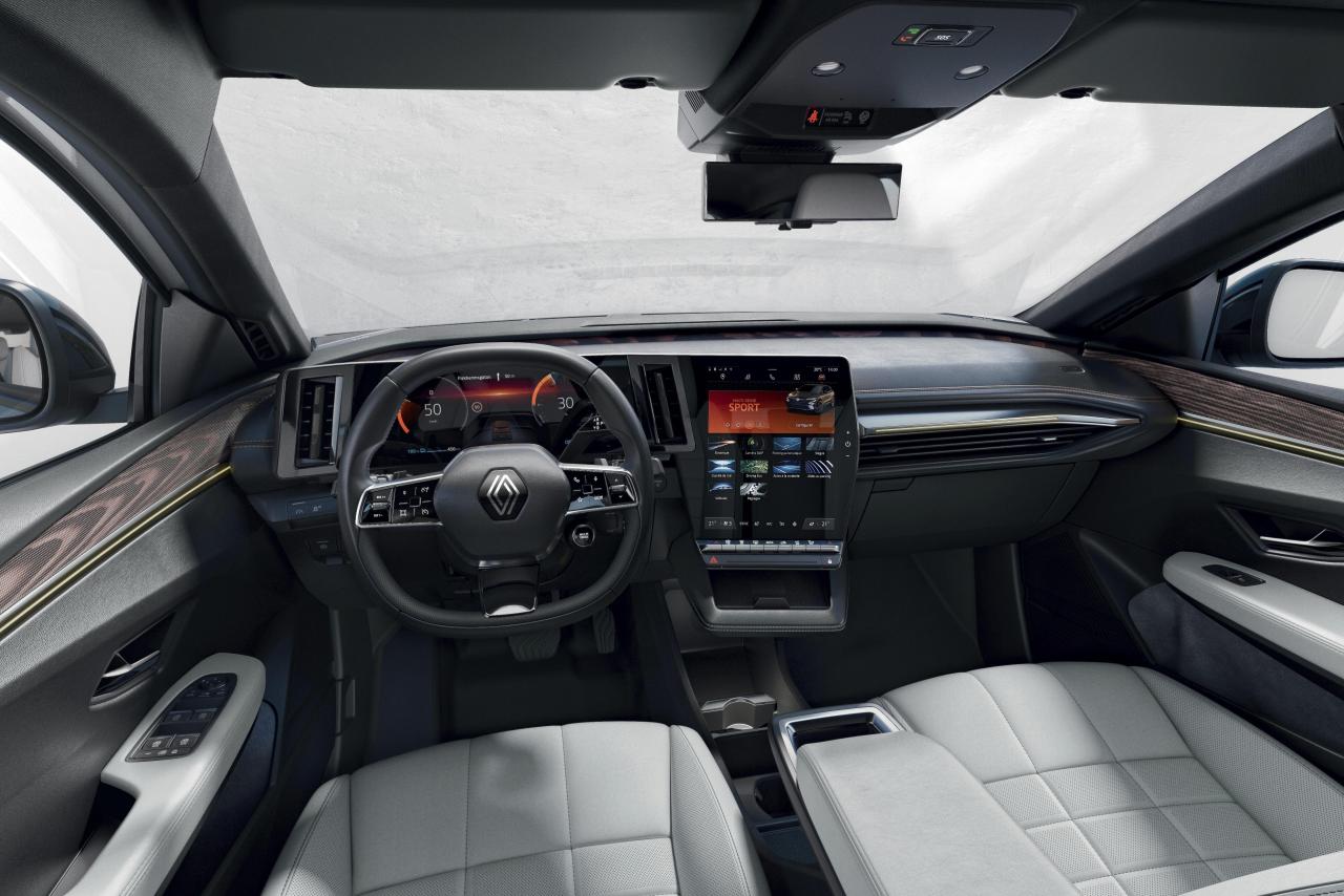 2021 - New Renault Mgane E-TECH Electric - Studio (12).jpg