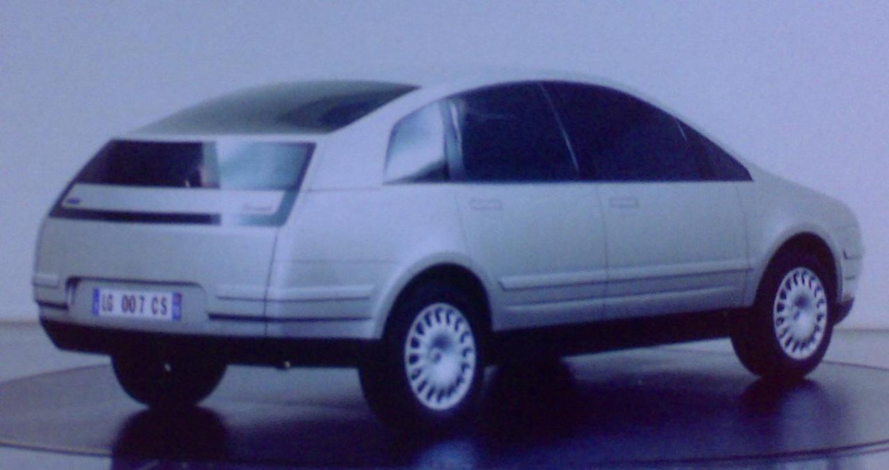 Large August 2004 Style Centre rear.jpg