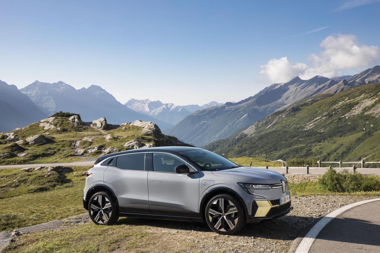 2021 - New Renault Mgane E-TECH Electric - Nature (6).jpg