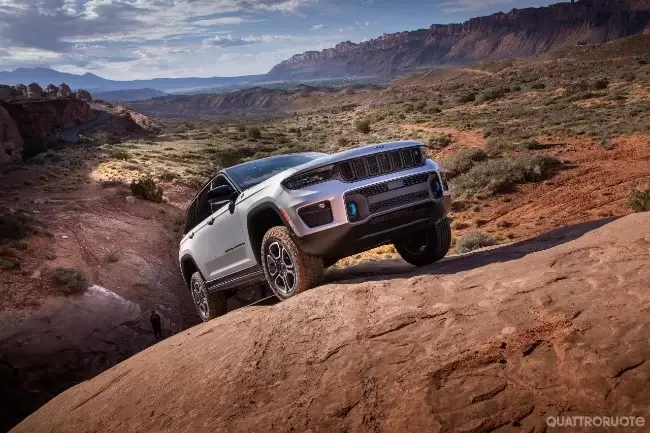 2021-jeep-grand-cherokee-4xe-02.jpg.eebf4b965ad9413a2ab7cc0612e1cfd9.jpg