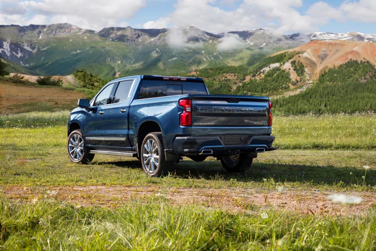 2022-Chevrolet-Silverado-1500-2.jpg
