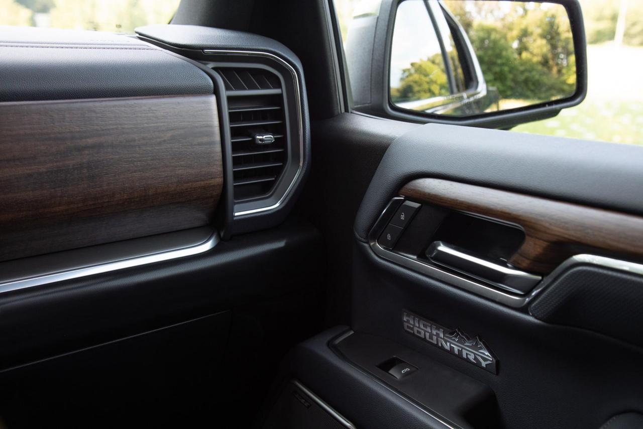 2022-Chevrolet-Silverado-1500-7.jpg