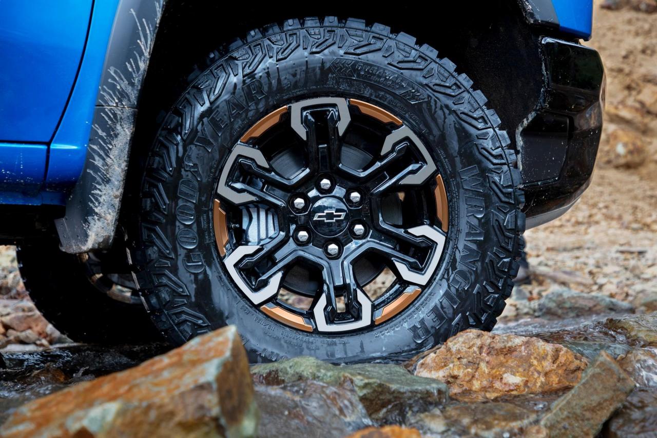 2022-Chevrolet-Silverado-ZR2-12.jpg