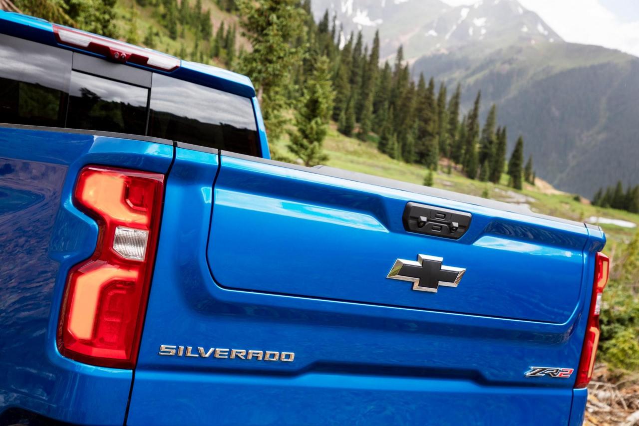 2022-Chevrolet-Silverado-ZR2-7.jpg