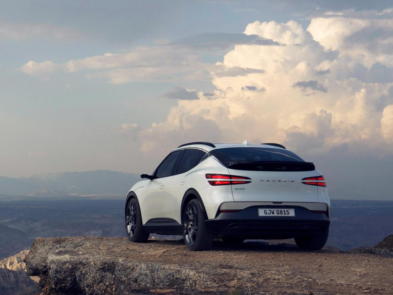 2022-Genesis-GV60-SUV-EV-18.jpg