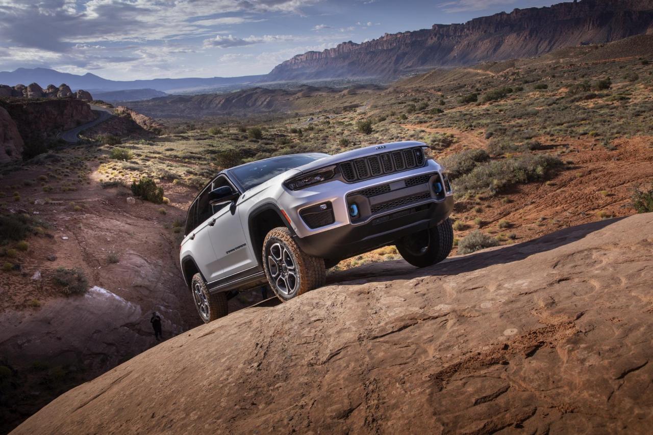 2022-Jeep-Grand-Cherokee-12-1.jpg