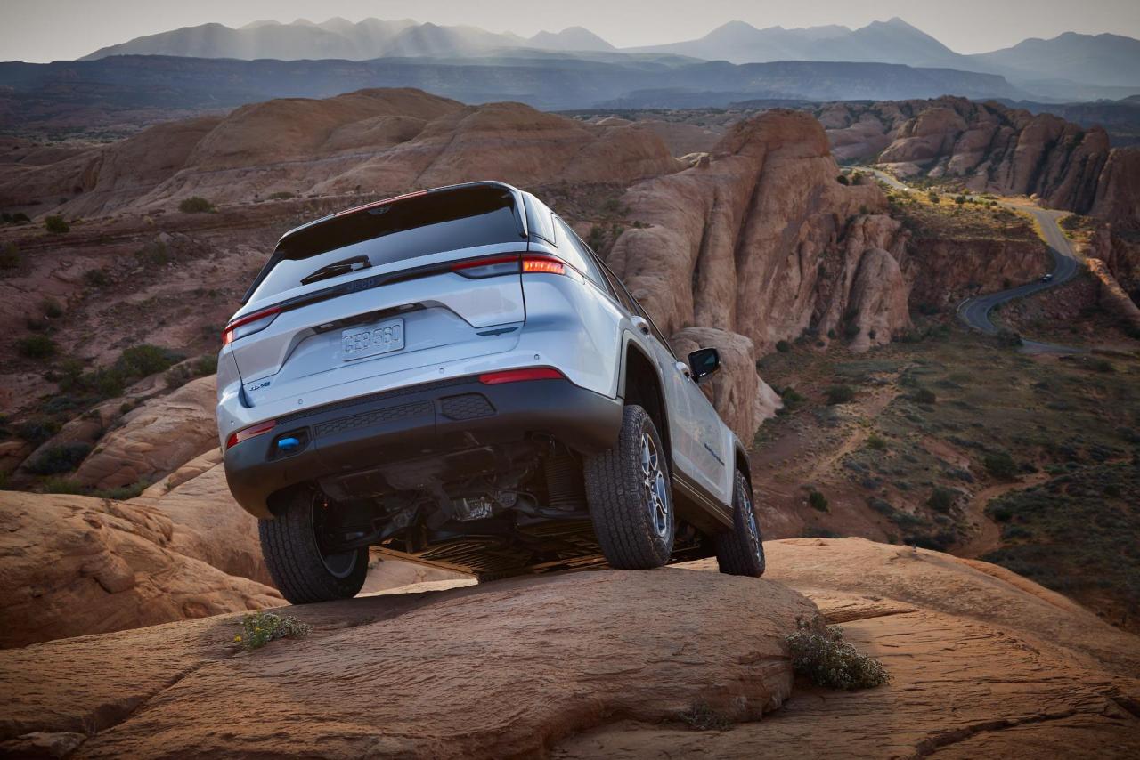 2022-Jeep-Grand-Cherokee-17-1.jpg