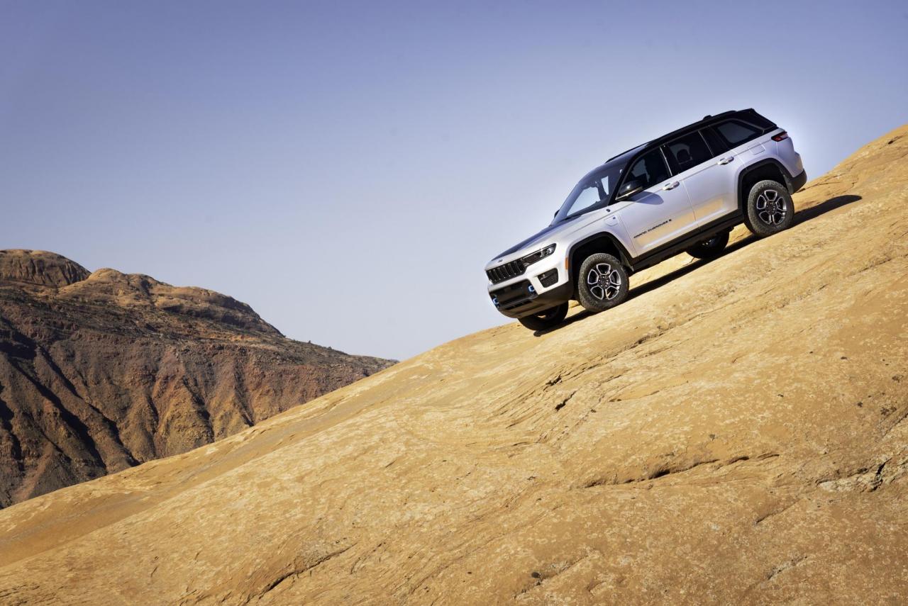 2022-Jeep-Grand-Cherokee-18-1.jpg
