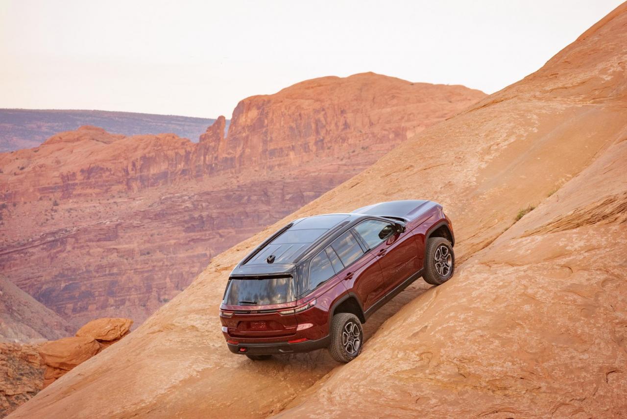 2022-Jeep-Grand-Cherokee-87-1.jpg