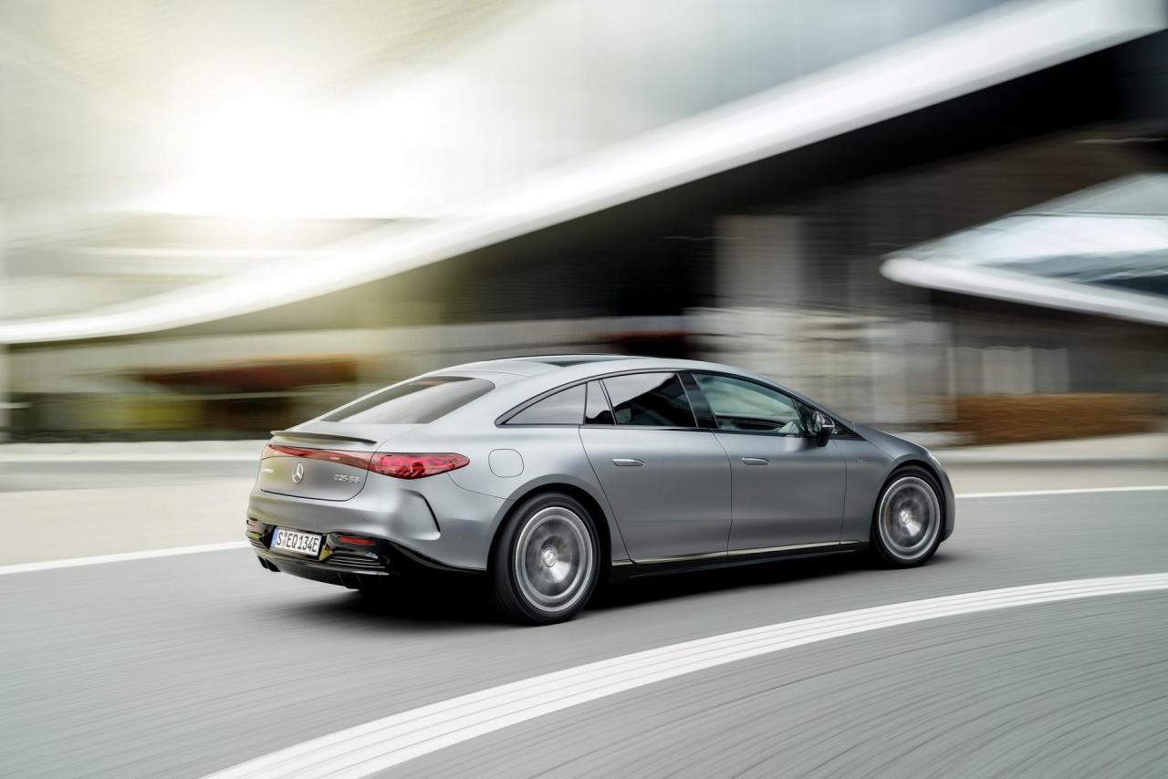 2022-Mercedes-AMG-EQS-53-10.jpg