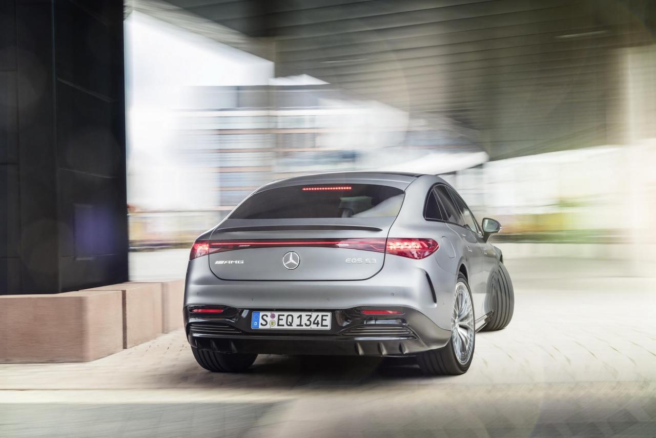 2022-Mercedes-AMG-EQS-53-11.jpg