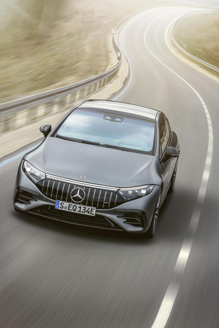 2022-Mercedes-AMG-EQS-53-15.jpg