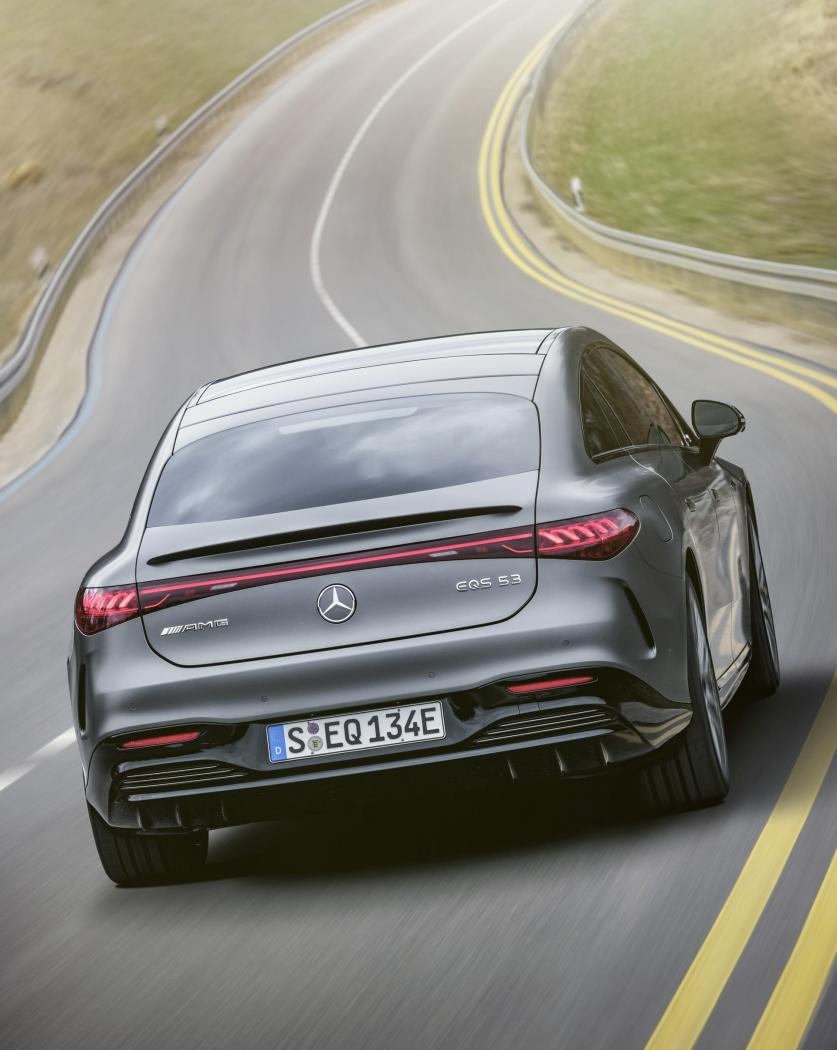 2022-Mercedes-AMG-EQS-53-16.jpg