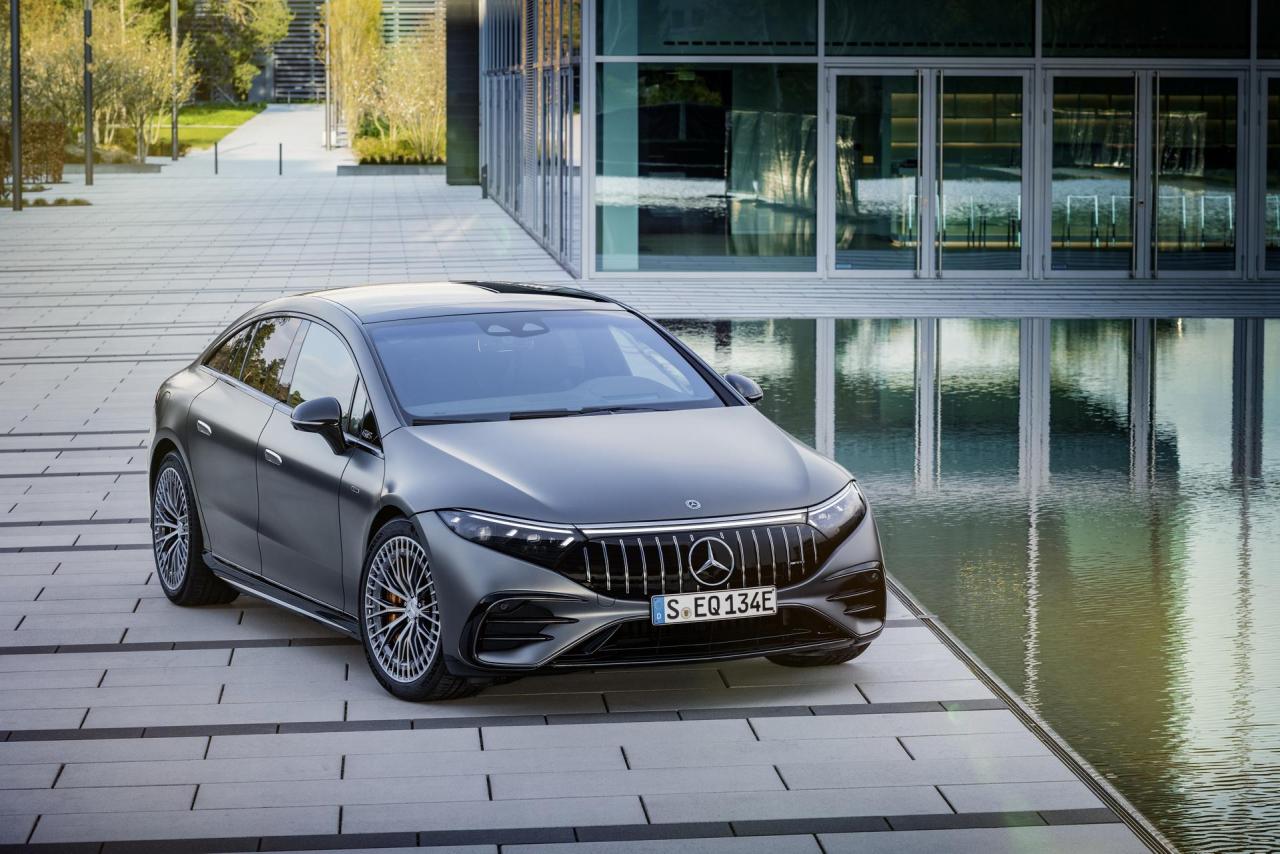2022-Mercedes-AMG-EQS-53-17.jpg