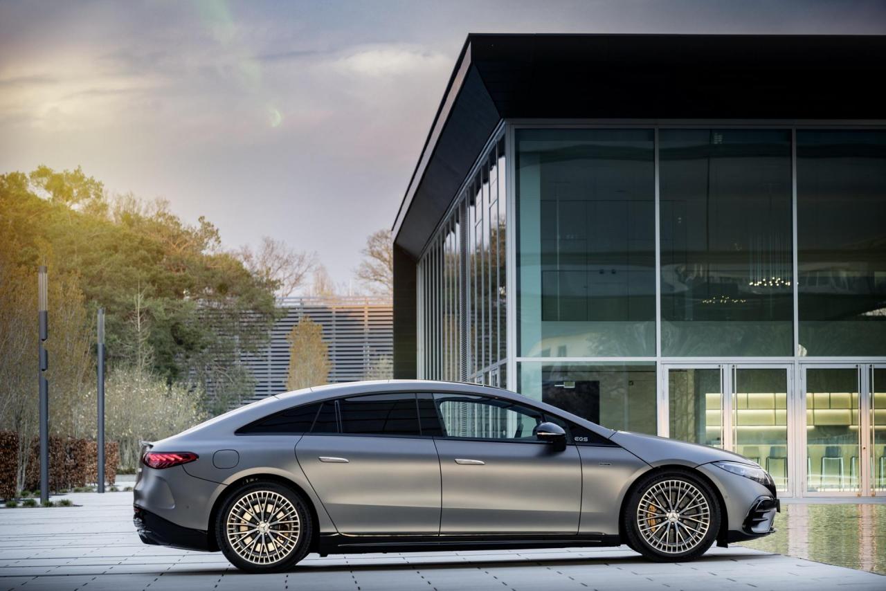 2022-Mercedes-AMG-EQS-53-18.jpg