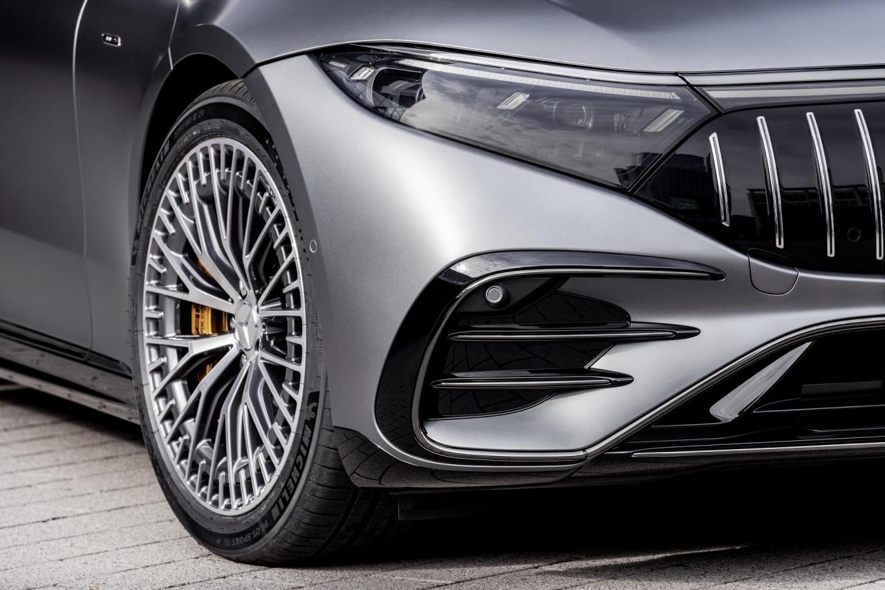 2022-Mercedes-AMG-EQS-53-26.jpg