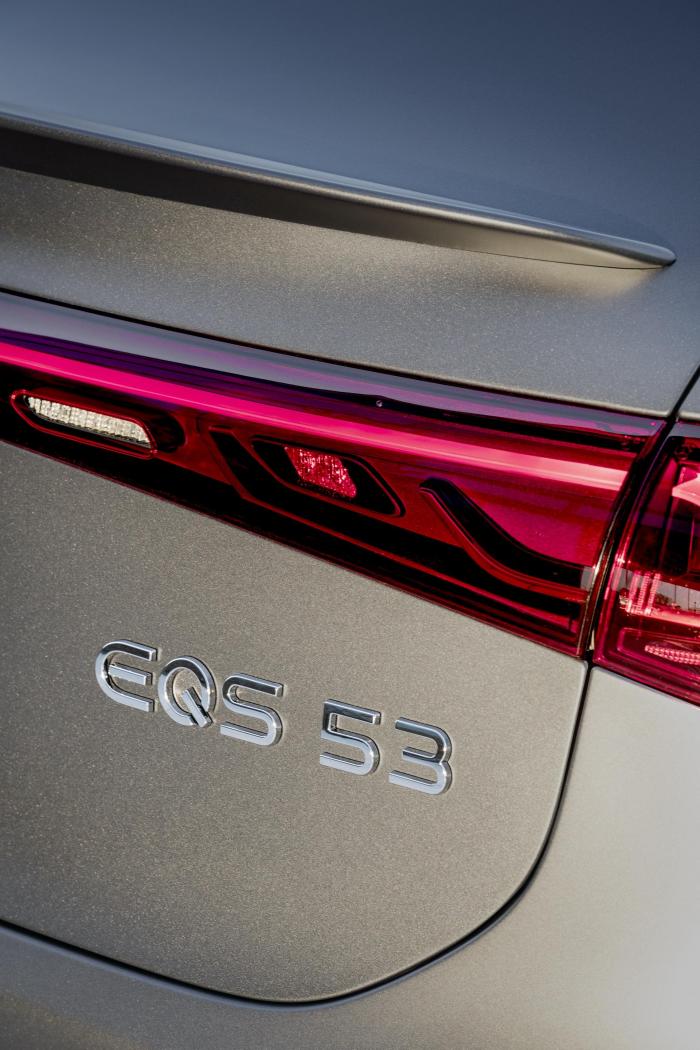 2022-Mercedes-AMG-EQS-53-27.jpg