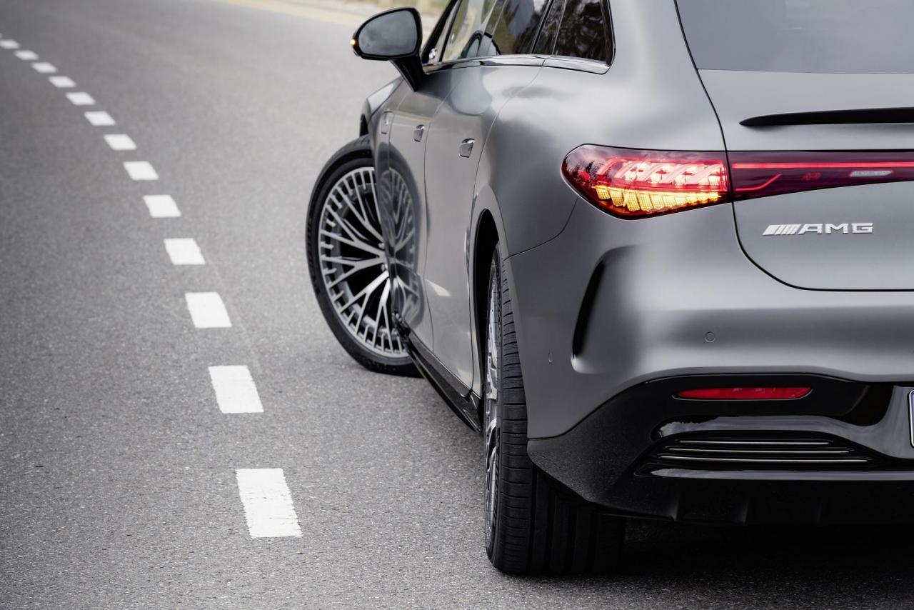 2022-Mercedes-AMG-EQS-53-31.jpg