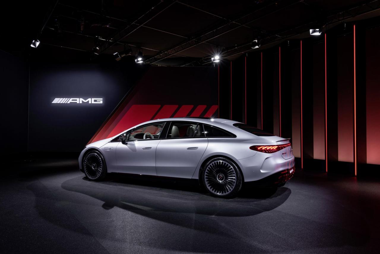 2022-Mercedes-AMG-EQS-53-37.jpg