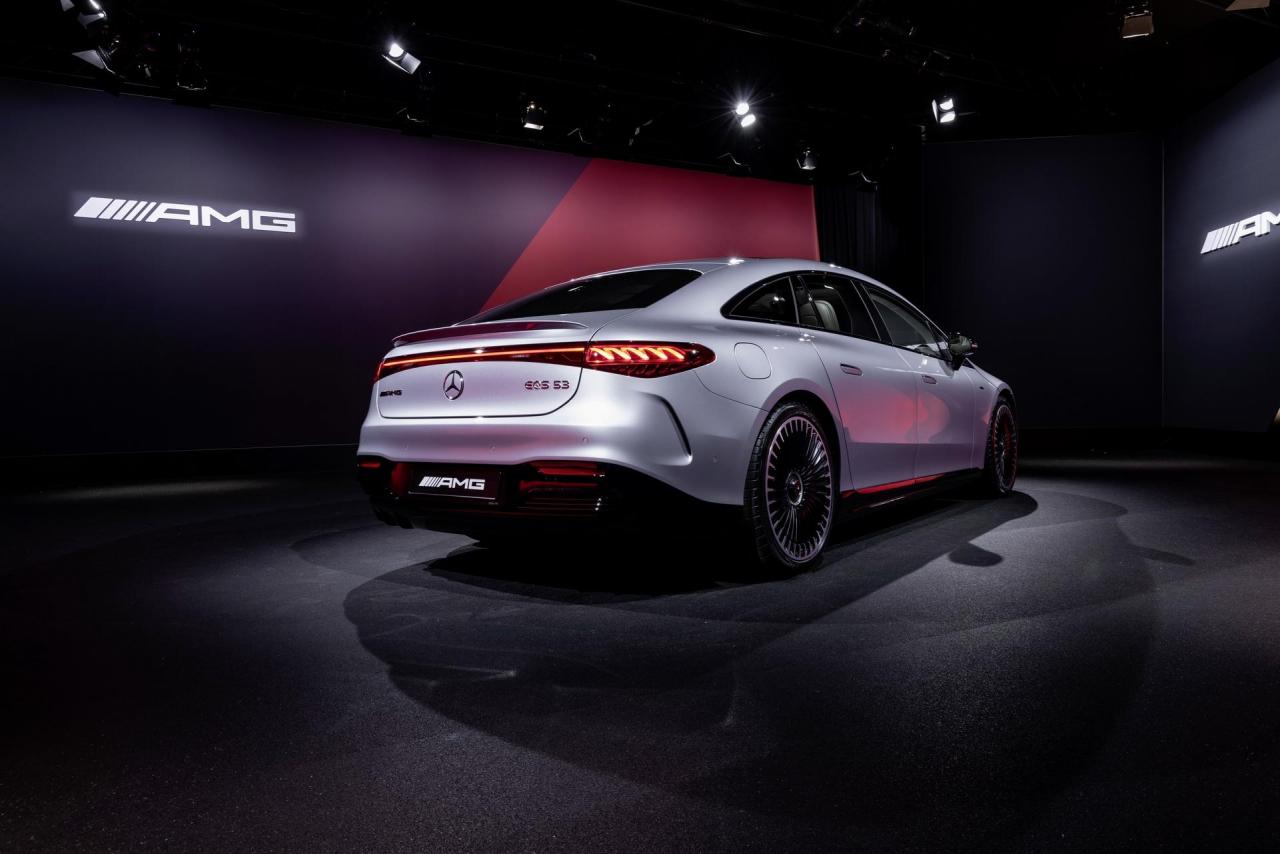 2022-Mercedes-AMG-EQS-53-40.jpg
