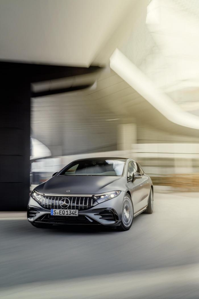 2022-Mercedes-AMG-EQS-53-8.jpg