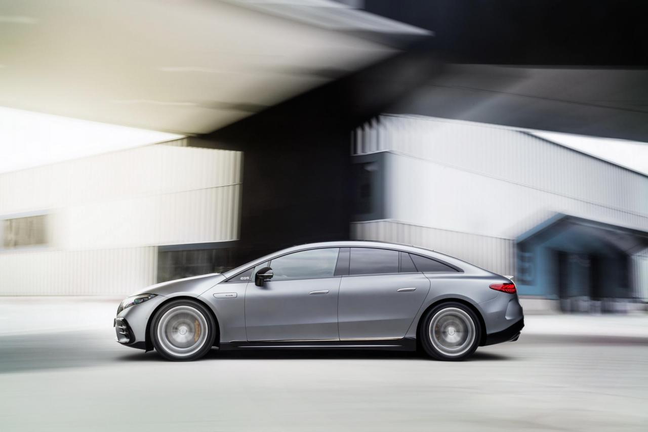 2022-Mercedes-AMG-EQS-53-9.jpg