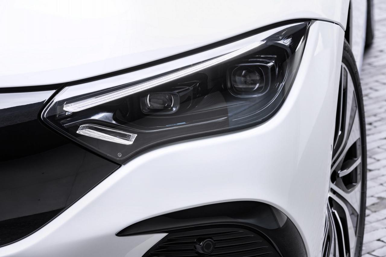 2022-Mercedes-Benz-EQE-41.jpg