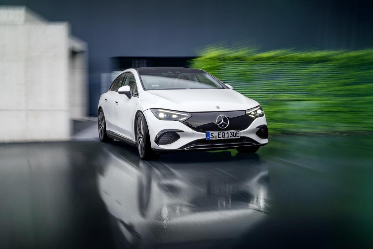 2022-Mercedes-Benz-EQE-49.jpg