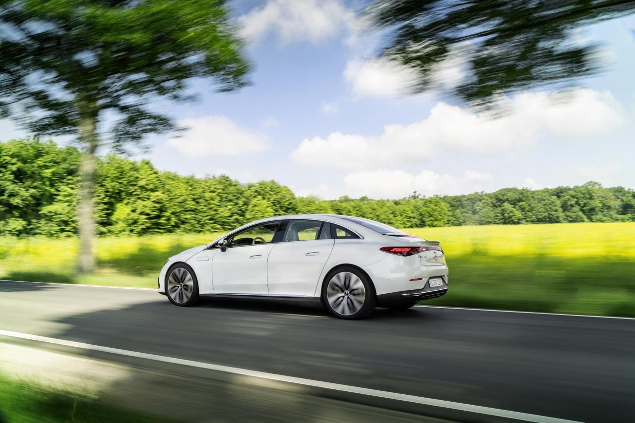 2022-Mercedes-Benz-EQE-60.jpg